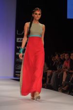Model walk the ramp for nandita thirani and payal singhal show at Lakme Fashion Week Day 1 on 3rd Aug 2012 (30).JPG